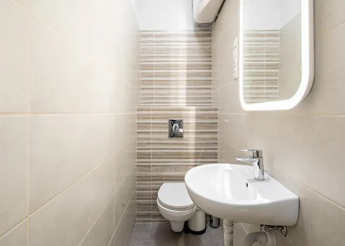 Very - Easy Use - Air Con * بودابست